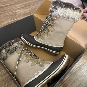 women’s Eddie Bauer snow boots